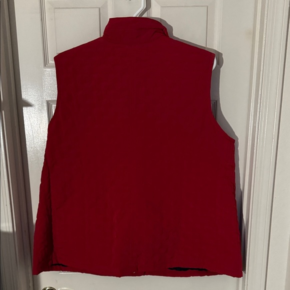 Elegant Red Quilted Women's Vest - Picture 4 of 6